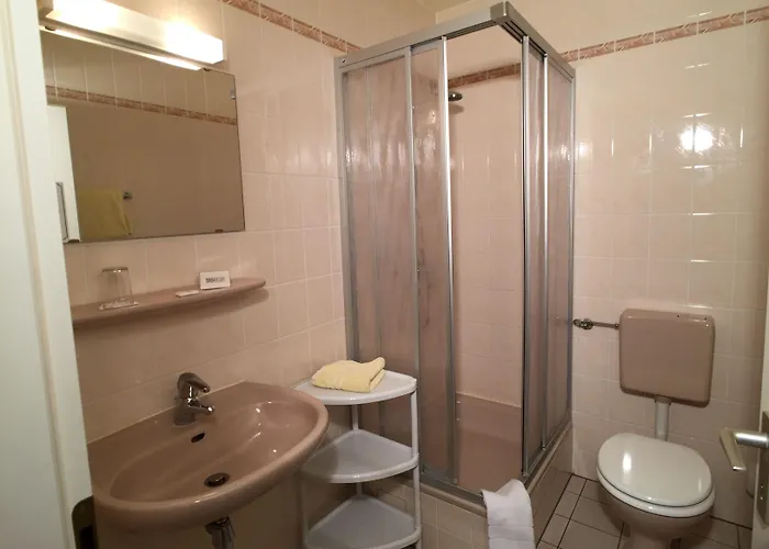 ホテル＆レストラン ツーア シュプレーヴァルデイン Golßen